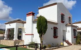 Agradable casa con piscina en la serranía.